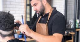MULHOUSE. Barbier d’aujourd'hui comme à l'époque - L'Alsace
